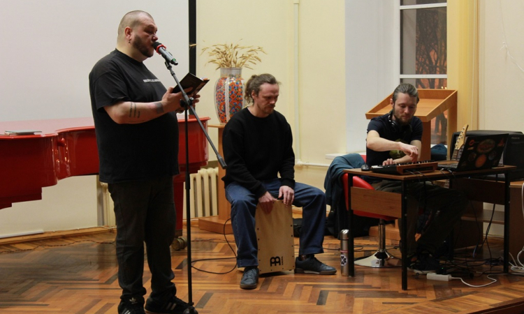 В Областной библиотеке состоялся творческий вечер Вани Пинженина