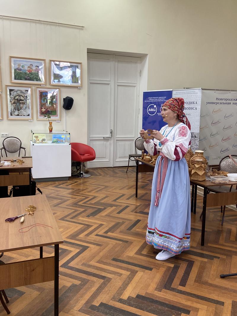 День Бересты в Новгородской областной библиотеке День Бересты в Новгородской областной библиотеке